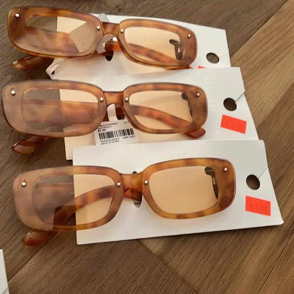 Lot of Forever 21 sunglasses